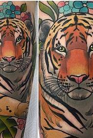 Μια ποικιλία από έντονα νέα παραδοσιακά σχέδια τατουάζ από την Ashley Luca