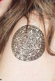 modello del tatuaggio del totem vuoto del braccio