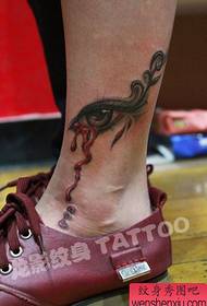 Ib qho kev xaiv nrov ntawm cov ceg ntawm lub qhov muag tattoo qauv