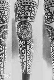 ບຸກຄະລິກຂອງຂາຮູບແບບ tattoo totem
