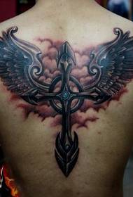Прекрасна шема на тетоважи со вкрстени крила на грб
