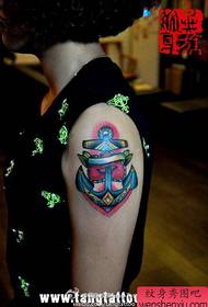 Tyttö käsivarsi suosittu klassinen värikäs ankkuri tatuointi malli