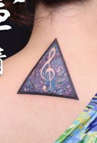 Modello di tatuaggio cielo stellato nota collo ragazza bambino