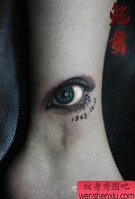 मुलगी पाय चांगले दिसणारे डोळे टॅटू नमुना