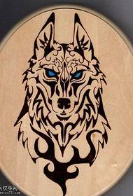 ຮູບແບບ tattoo ຫນັງສື wolf ghost