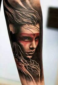 Swedish tattoo artist luam tawm ntawm lub cev