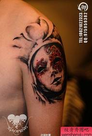 Arm mooi ogende Venetiaanse masker tattoo patroon