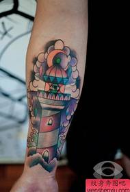 Modello pop tatuaggio braccio pop colorato faro popolare