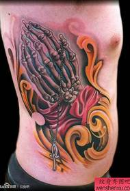 Modello di tatuaggio a mano bello bello classico a vita maschile