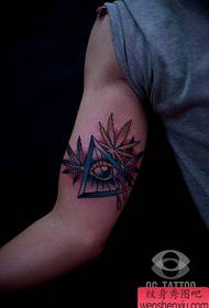Популарно внатрешно око на раката и шемата за тетоважа на лисјата од марихуана