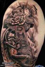 Grote arm Europees en Amerikaans tattoo-patroon