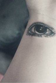Girls wrist popular small eye tattoo pattern