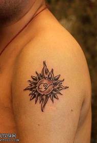 татуировка солнца тотем большой руки