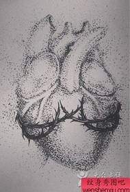 ένα δημοφιλές χειρόγραφο τατουάζ καρδιάς