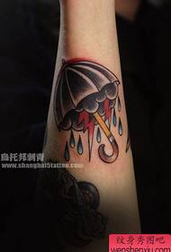 Imagen de tatuaje de paraguas de rayo de la vieja escuela