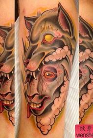 un modello di tatuaggio testa di lupo in stile scuola