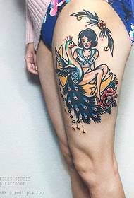 Perinteinen kasvitieteellinen nainen bannerikuvio tatuointi