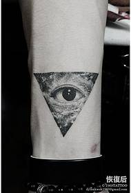 Geometrinen silmä tatuointi malli