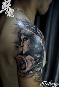 Braccio classico modello di tatuaggio dea dea scultura in pietra