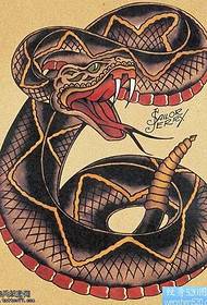 manoscritto un modello del tatuaggio del serpente