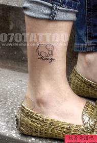 腳踝上精美的大象紋身