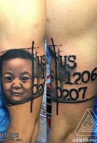 peties sūnaus tatuiruotės portretas
