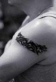 pola tato ireng lan putih naga totem lengen putih