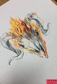 Tattoo mostra le immagini per condividere un modello di manoscritto del tatuaggio dell'antilope