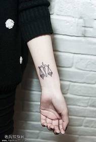 brazo patrón de tatuaxe Libra