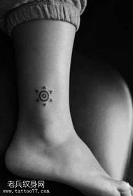 motif de tatouage totem soleil