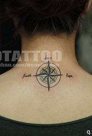 kompasa tetovējums uz kakla