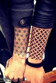 Fashionkpụrụ ejiji ejiji dị mfe totem tattoo