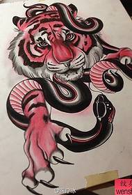 візерунок татуювання на голові тигра