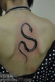 iyi görünümlü klasik totem yılan dövme deseni