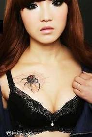 Padrão de tatuagem realista de aranha 3d no peito