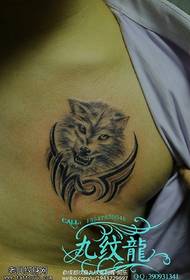 disegno del tatuaggio totem cane lupo petto
