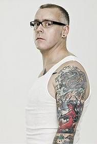 moda straniera personalità tatuaggi ritrattu cù occhiali