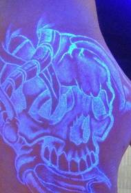 Bilder mit personalisierten fluoreszierenden Tattoos, auch blendend!