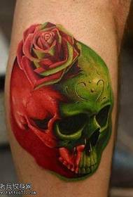 Ευρωπαϊκό μοτίβο τατουάζ τριαντάφυλλου ευρωπαϊκού χρώματος αυξήθηκε