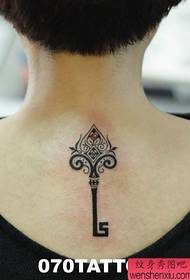 La barra dello spettacolo del tatuaggio ha raccomandato un modello di tatuaggio chiave