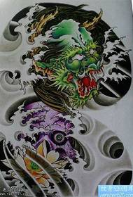 Rękopis Pół czaszki kranu Wzór tatuażu Lotus Wave