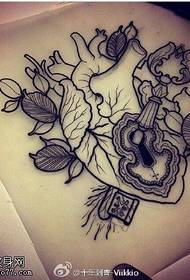 Manoscritto cuore organo tatuaggio modello