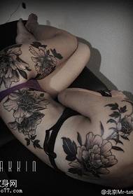 όμορφη παιωνία σχέδιο τατουάζ λουλουδιών