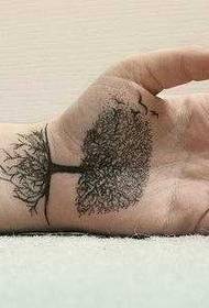 modello del tatuaggio dell'albero del totem del braccio
