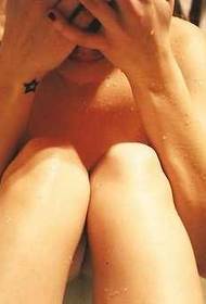 Modello di tatuaggio a mano totem a cinque stelle