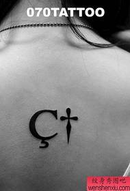 shiriti i shfaqjes së tatuazheve rekomandoi një model kryq tatuazhesh