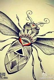 modeli gjeometrik i tatuazheve të insekteve