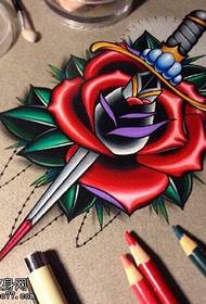 الگوی خال کوبی گل رز خنجر نقاشی شده