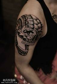 wzór tatuażu plemienia ramienia