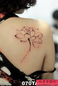 Tetovēšanas šova attēlā tika ieteikts lotosa tetovējums